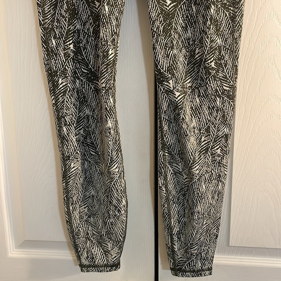 All in Motion leggings medium - Picture 4 of 5